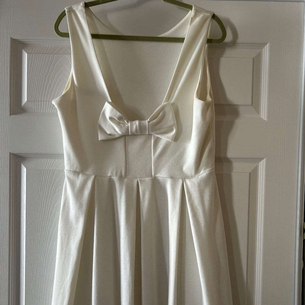 Apricity White Knee-Length Dress 1X